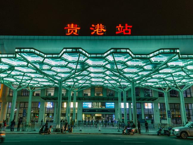 燁興-貴港高鐵站廣場(chǎng)ETFE膜結(jié)構(gòu)雨棚.jpg